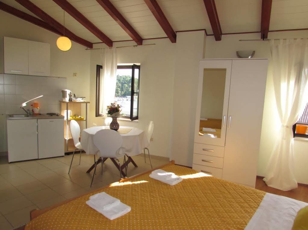 Guest House Pina Rovinj Extérieur photo